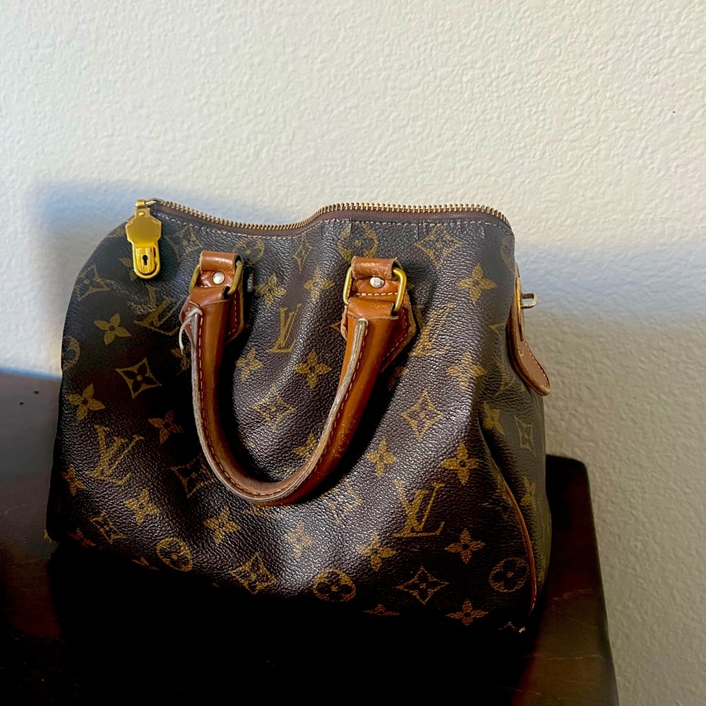 Used, good condition durable and spacious.